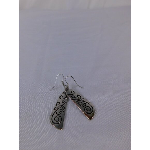 Boho Silver Tone Dangle Earrings Swirl Leaf Pattern Lightweight Retro Jewelry Gi - Picture 6 of 6